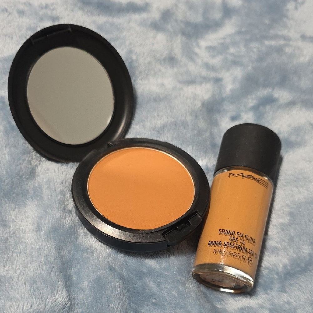 MAC Cosmetics Studio Fix Foundation - Warm Beige